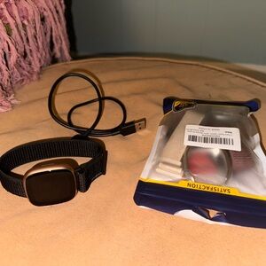 Fitbit versa 4 rose gold